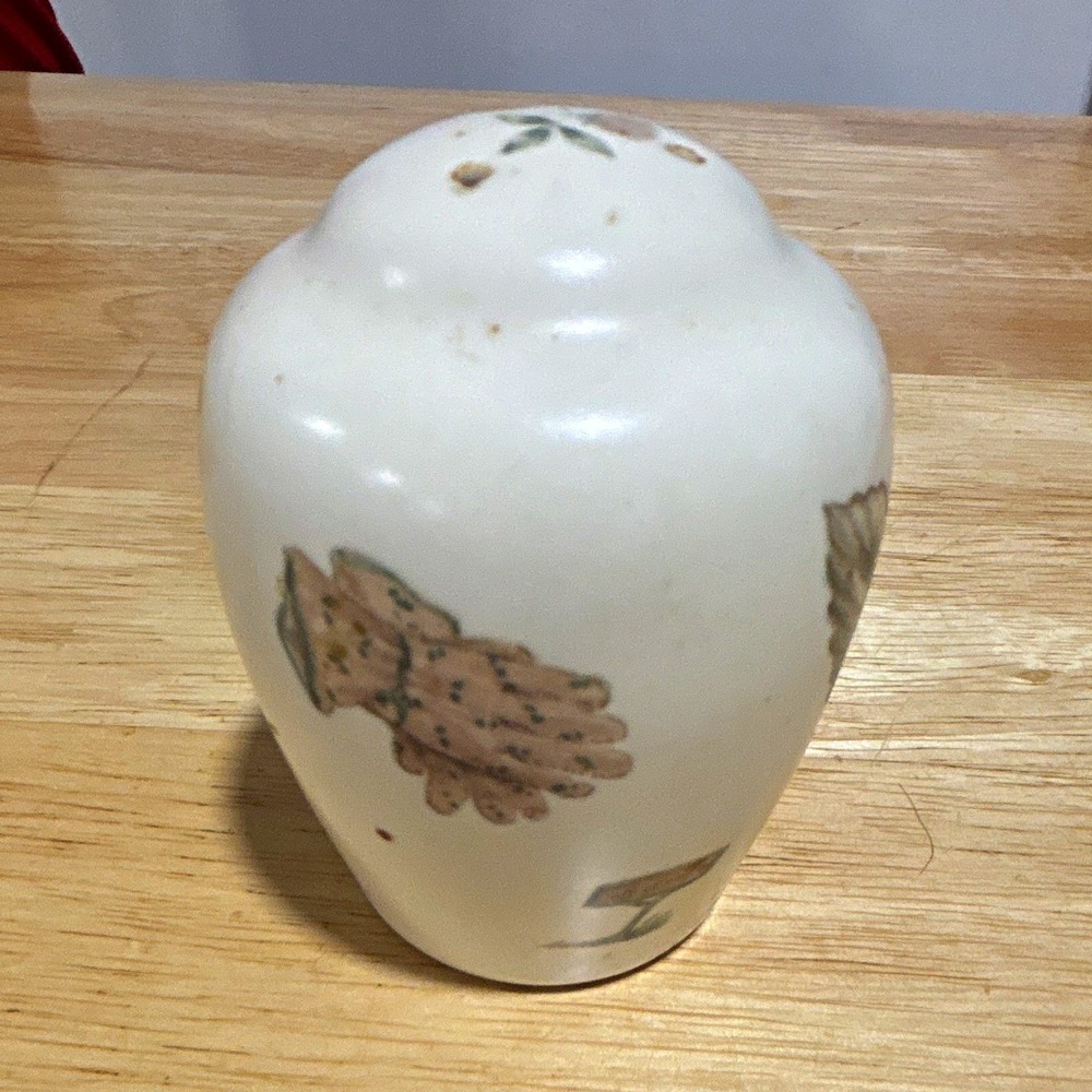 Pfaltzgraff Ceramic 1 Shaker Beige Garden Motif USA Round Glossy, Replacement